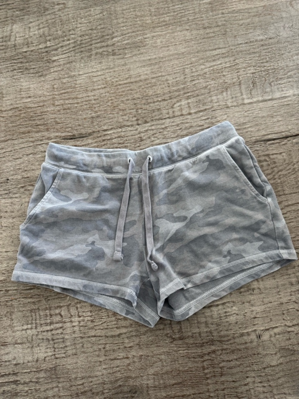 Old Navy gray camo sweat shorts size small